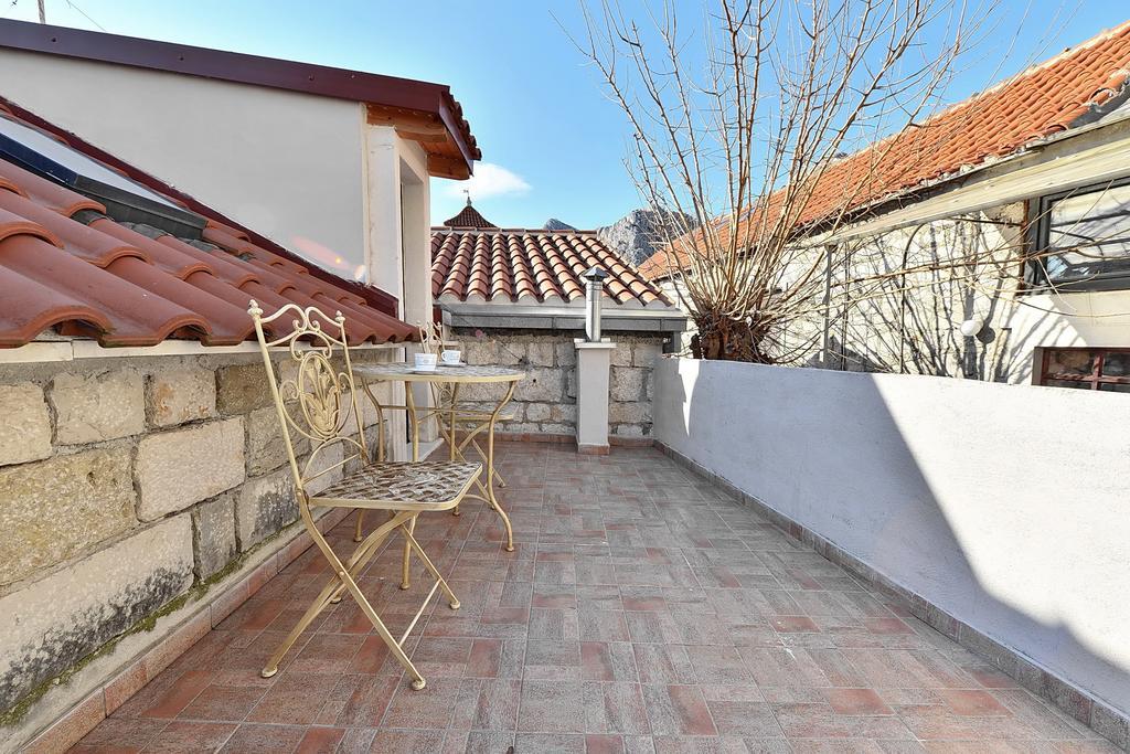 Apartments Mirabella Omis Exterior photo