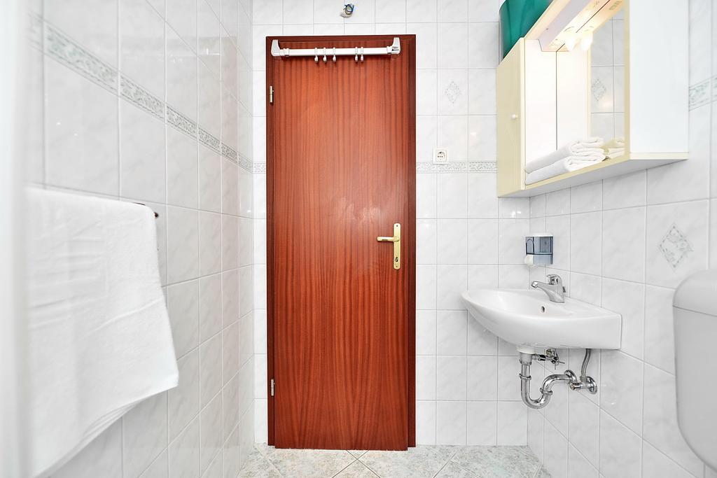 Apartments Mirabella Omis Exterior photo